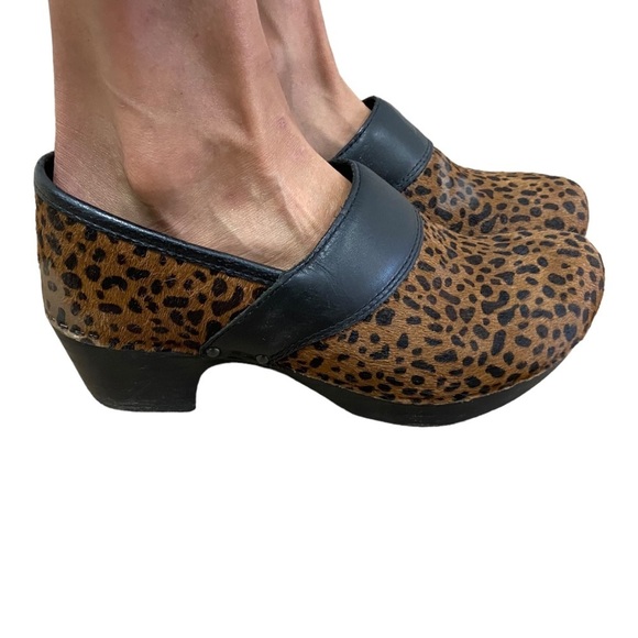 Dansko Leopard Print Fur Calf Hair Clogs 39 / 8.5 Slip-On Comfort Shoes - Picture 2 of 16